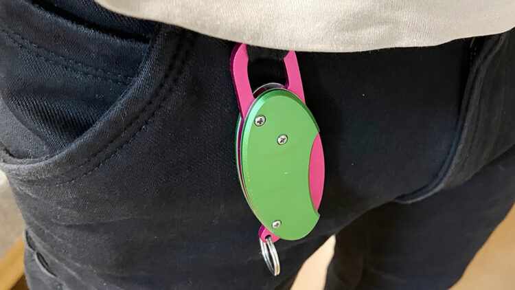 ミニVグリップをベルトループにつけたところ